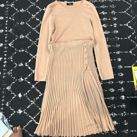 Cider Crop Top and Pleated Skirt Set with Slit. - Picture 2 of 4